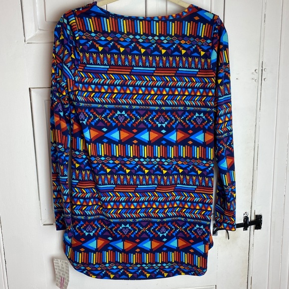 NWT LuLaRoe Lynnae blue Aztec print top - Picture 2 of 6